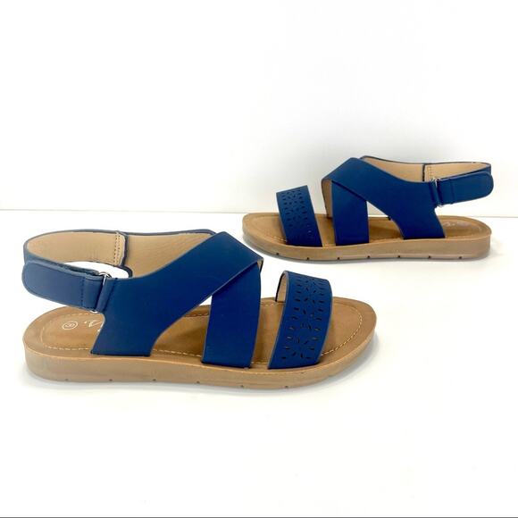Wells Comfort Women Sandal Sz 8
Blue Crisscross Straps Padded Footbed
Adjustable - Picture 1 of 16